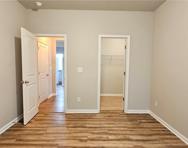 5414 Town Square Way - Photo Thumbnail 15