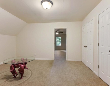 1099 Smith Street - Photo Thumbnail 16
