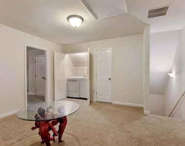 1099 Smith Street - Photo Thumbnail 15