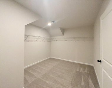 326 Rodeo Drive - Photo Thumbnail 12