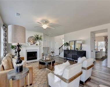 326 Rodeo Drive - Photo Thumbnail 4