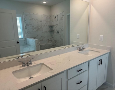 326 Rodeo Drive - Photo Thumbnail 11