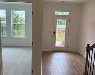 407 Nix Lane - Photo Thumbnail 3
