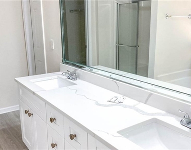 570 Sterling Pointe Court - Photo Thumbnail 20