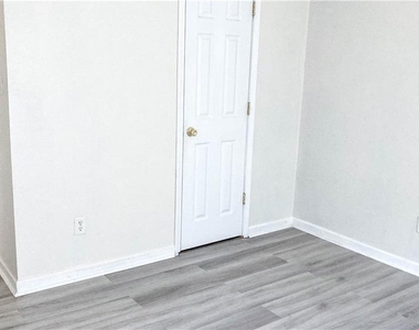 570 Sterling Pointe Court - Photo Thumbnail 24