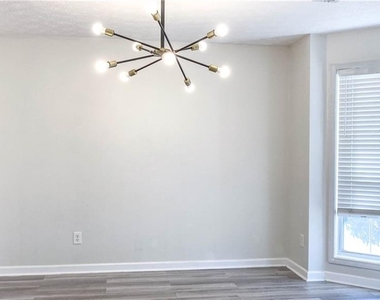 570 Sterling Pointe Court - Photo Thumbnail 7
