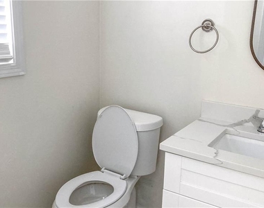 570 Sterling Pointe Court - Photo Thumbnail 13