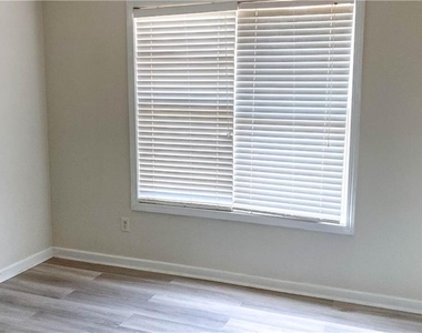 570 Sterling Pointe Court - Photo Thumbnail 25