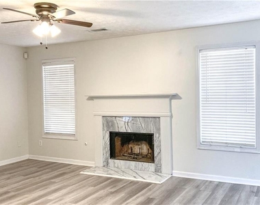 570 Sterling Pointe Court - Photo Thumbnail 8