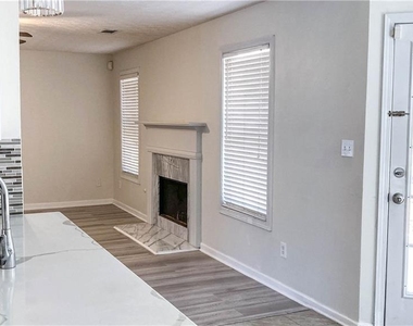 570 Sterling Pointe Court - Photo Thumbnail 12