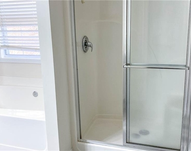 570 Sterling Pointe Court - Photo Thumbnail 22