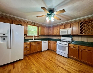 6695 Courtney Drive - Photo Thumbnail 5