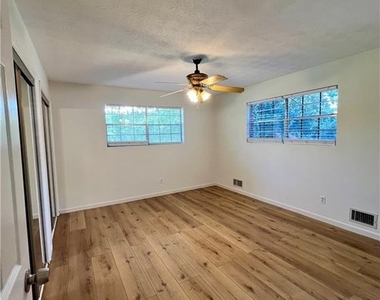 6695 Courtney Drive - Photo Thumbnail 10