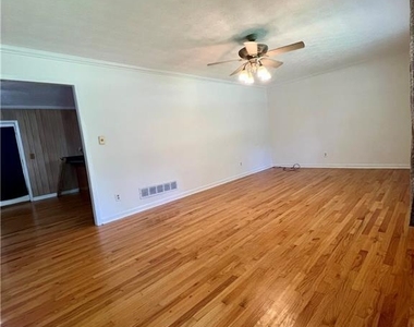 6695 Courtney Drive - Photo Thumbnail 2