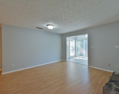1904 Country Park Drive Se - Photo Thumbnail 3