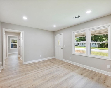 2862 Argyle Drive - Photo Thumbnail 7