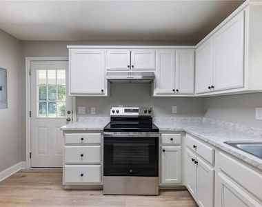 2862 Argyle Drive - Photo Thumbnail 6