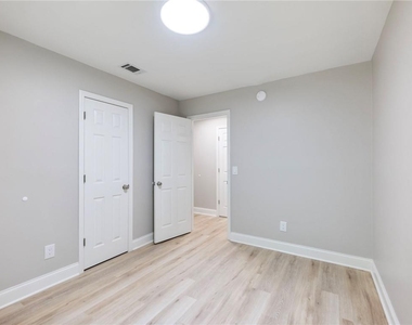 2862 Argyle Drive - Photo Thumbnail 10