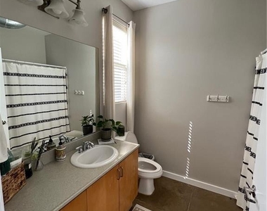 445 N Sessions Street Nw - Photo Thumbnail 4
