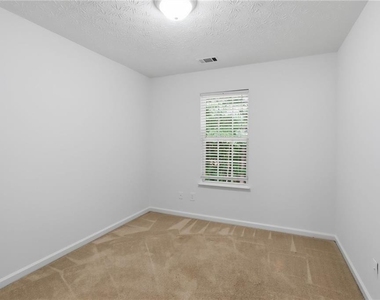 2915 Greyhawk Lane - Photo Thumbnail 23