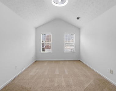 2915 Greyhawk Lane - Photo Thumbnail 14