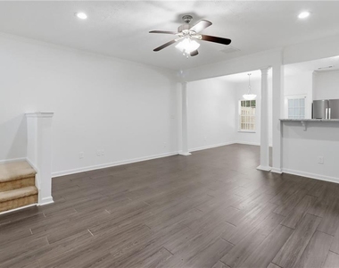 2915 Greyhawk Lane - Photo Thumbnail 4