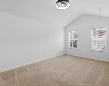 2915 Greyhawk Lane - Photo Thumbnail 19