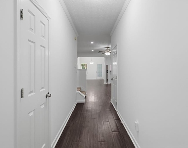 2915 Greyhawk Lane - Photo Thumbnail 2