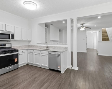2915 Greyhawk Lane - Photo Thumbnail 12