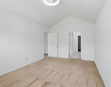 2915 Greyhawk Lane - Photo Thumbnail 15