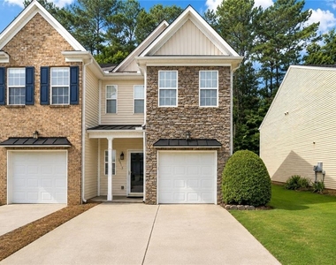 2915 Greyhawk Lane - Photo Thumbnail 1