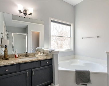1565 Hedington Circle - Photo Thumbnail 12