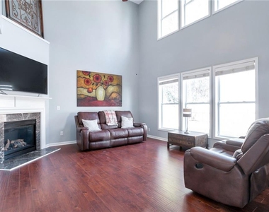 1565 Hedington Circle - Photo Thumbnail 4