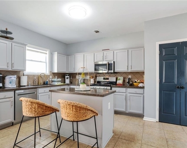 1565 Hedington Circle - Photo Thumbnail 6