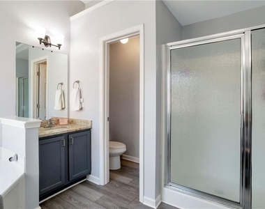 1565 Hedington Circle - Photo Thumbnail 13