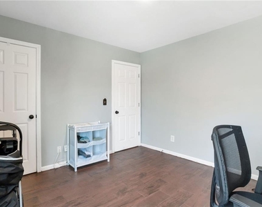 1565 Hedington Circle - Photo Thumbnail 21