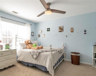 1565 Hedington Circle - Photo Thumbnail 15