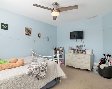 1565 Hedington Circle - Photo Thumbnail 16