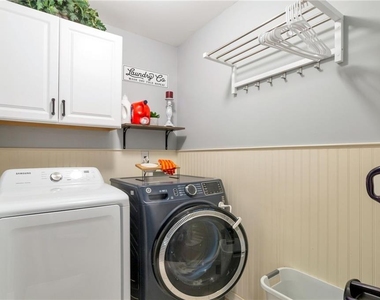1565 Hedington Circle - Photo Thumbnail 14