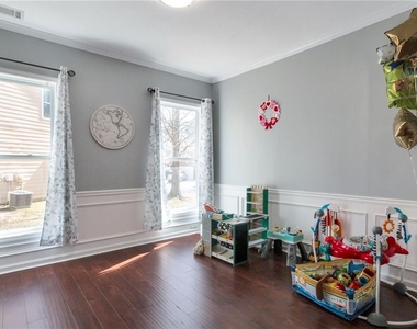 1565 Hedington Circle - Photo Thumbnail 23