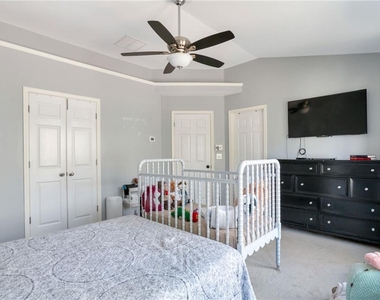 1565 Hedington Circle - Photo Thumbnail 11