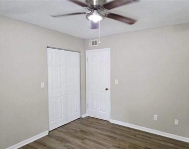 3363 Columbia Trace - Photo Thumbnail 3