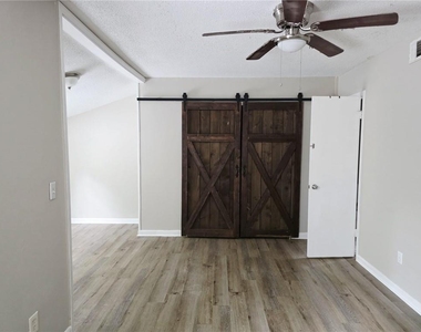 3363 Columbia Trace - Photo Thumbnail 7