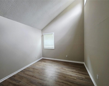 3363 Columbia Trace - Photo Thumbnail 10
