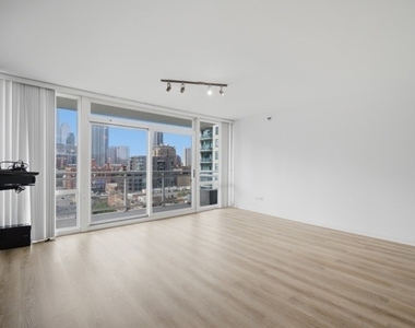 757 N Orleans Street - Photo Thumbnail 4