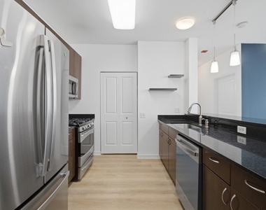 757 N Orleans Street - Photo Thumbnail 7
