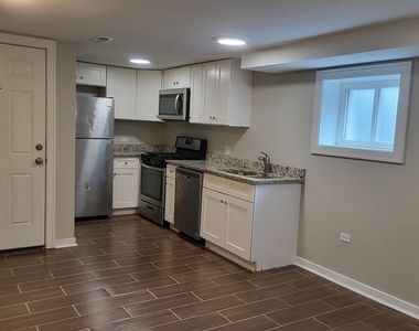 827 W 33rd Place - Photo Thumbnail 1