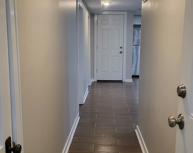 827 W 33rd Place - Photo Thumbnail 8
