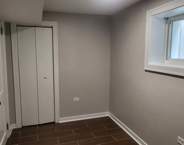 827 W 33rd Place - Photo Thumbnail 9