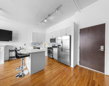 950 W Monroe Street - Photo Thumbnail 8